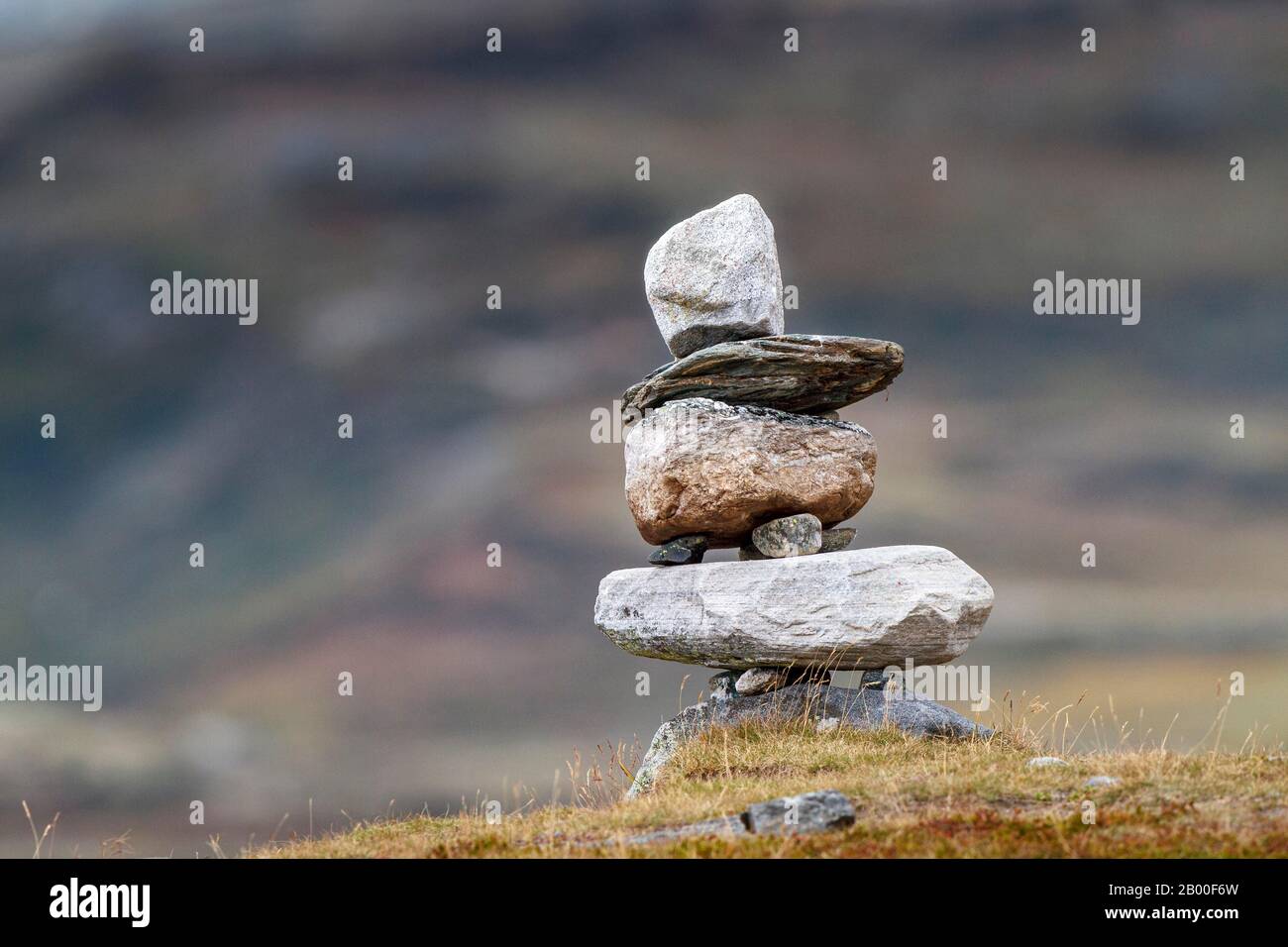 Tour en pierre, waymark, Parc national Dovrefjell, Norvège Banque D'Images