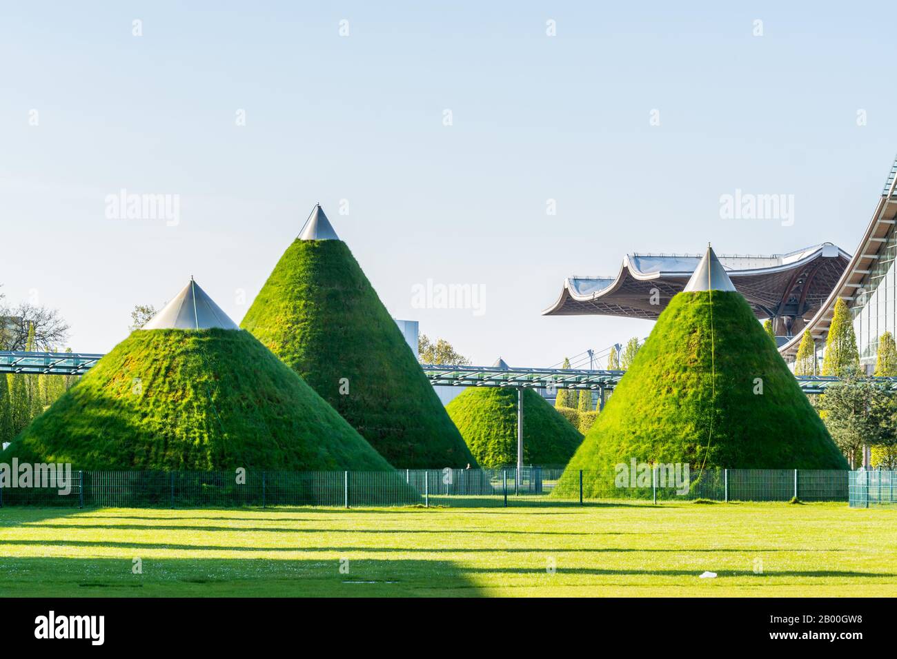 Dômes verts à l'intérieur du parc des expositions, Hanovre, Allemagne. Banque D'Images