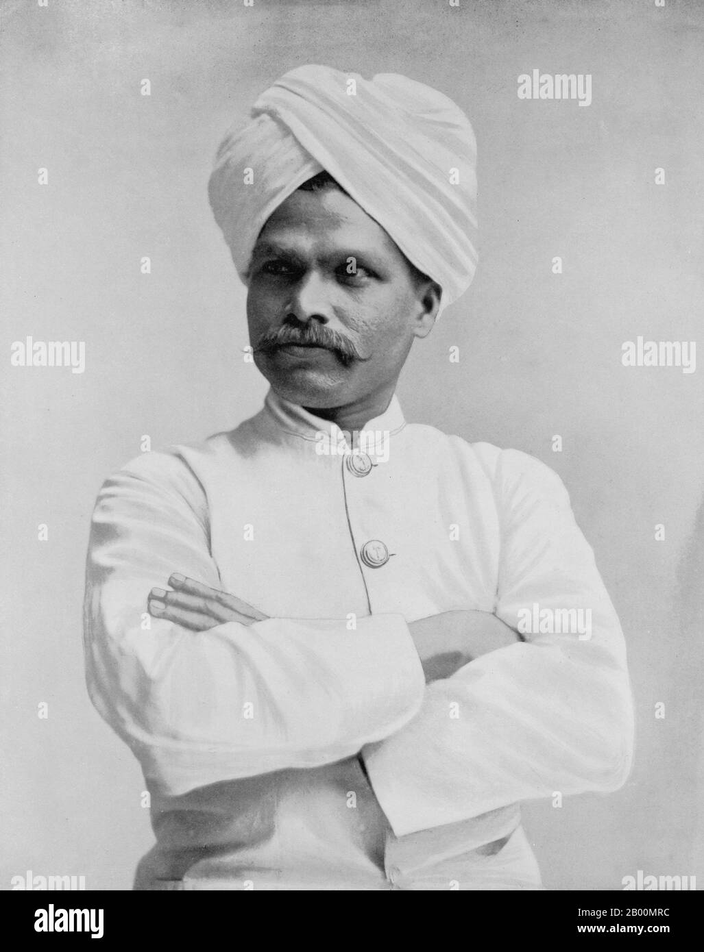 Sri Lanka : Portrait de M. D. Joseph, un 'Indien de l'est' (vraisemblablement un Tamil), au début du XXe siècle. Les Indiens de l'est ou les Catholiques d'Inde de l'est sont un groupe ethnique catholique Marathi-parlant, basé dans et autour de la ville de Mumbai (anciennement Bombay) dans l'État du Maharashtra le groupe ethnique Marathi original avait été évangélisé par les Portugais, tout en conservant une grande partie de leurs traditions pré-chrétiennes. M. D. Joseph - clairement chrétien de son nom - peut avoir été un Indien de l'est de Mumbai dans le service britannique en Ceylan colonial. Banque D'Images