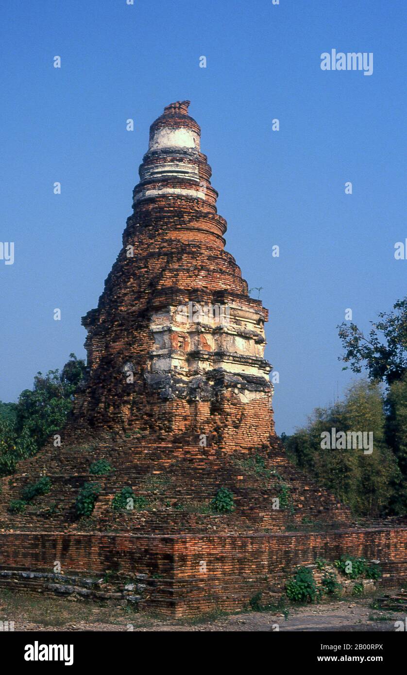 Thaïlande: Wat E-Kang, Wiang Kum Kam, Chiang Mai. Abandonné à la fin du 13ème siècle ce, et maintenant en ruines, Wiang Kum Kam était autrefois la capitale de la région du nord de la Thaïlande, et est situé juste au sud de Chiang Mai. Il a été construit par le roi Mangrai à un certain moment au XIIIe siècle après sa victoire sur le royaume Hariphunchai de Lamphun d'aujourd'hui. Cependant, après que la ville ait inondé plusieurs fois, Mangrai a décidé de relocaliser la capitale de son royaume, et l'a déplacée plus au nord sur le fleuve Ping vers un site qui est maintenant la ville de Chiang Mai. Banque D'Images