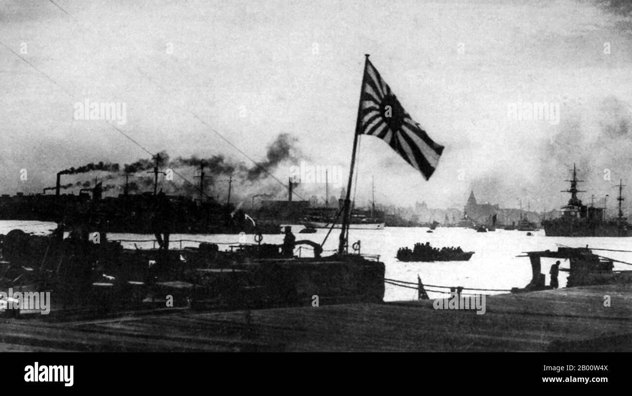 Chine : un croiseur japonais amarré à Shanghai, février 1932. Après l'incident du pont Marco Polo en juillet 1937, la bataille de Shanghai a éclaté entre l'armée nationaliste de Chine et le Japon impérial. Elle devint le catalyseur et l'une des batailles les plus sanglantes de la seconde guerre sino-japonaise, qui se poursuivait jusqu'à la défaite du Japon en 1945 pour mettre fin à la Seconde Guerre mondiale Après la conquête de Shanghai en 1937, les Japonais ont installé un gouvernement de marionnette connu sous le nom de gouvernement municipal de Dadao de Shanghai, proclamé à Pudong le 5 décembre 1937 pour administrer Shanghai occupé par le Japon. Banque D'Images