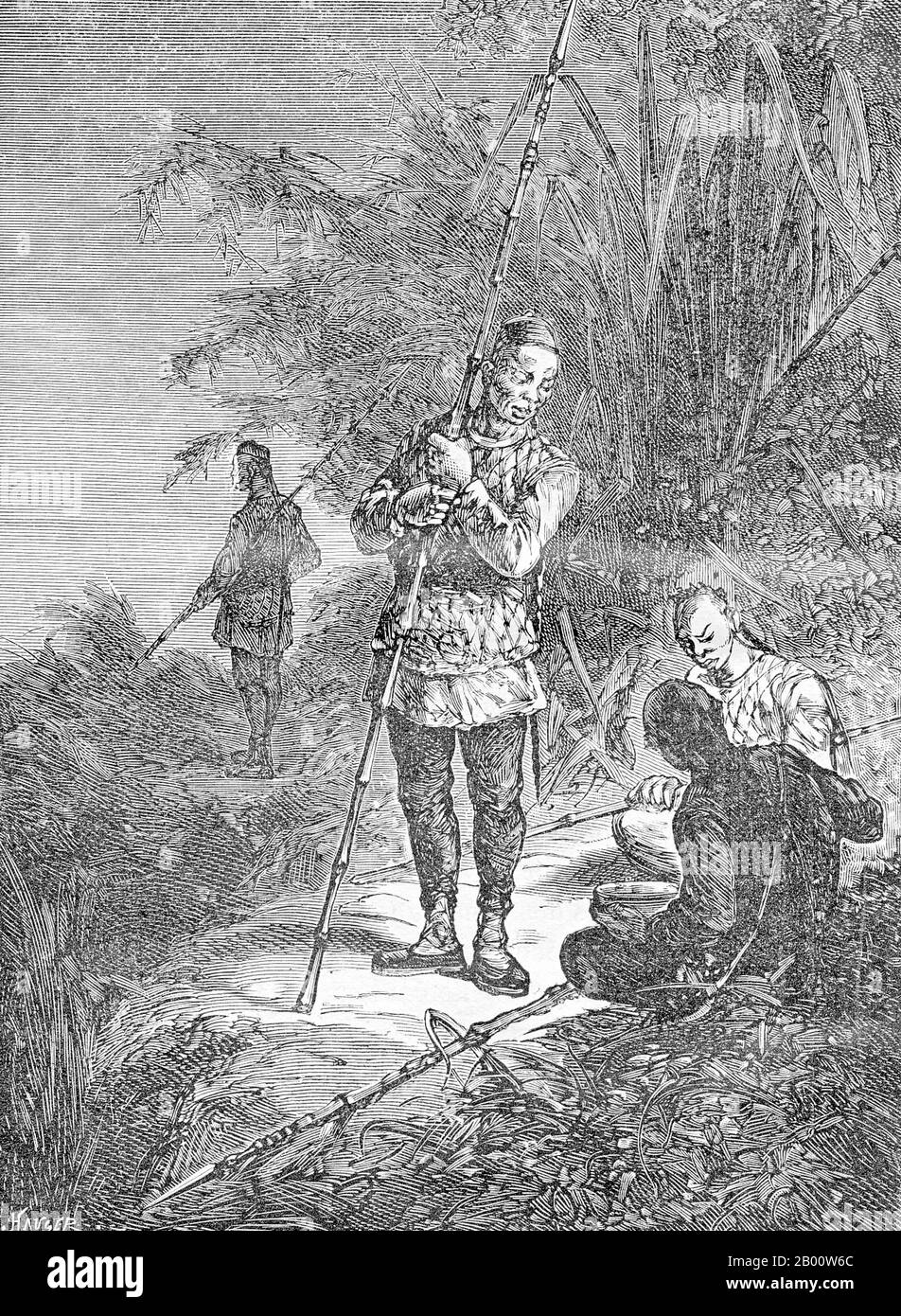 Vienam : soldats du drapeau noir à Tonkin, 1873. L'Armée du drapeau noir (Chinois: Heiqi Jun) était un vestige d'un groupe bandit qui aurait pu être d'anciens rebelles Taiping qui ont traversé la frontière de la province chinoise de Guangxi à Upper Tonkin, dans l'Empire d'Annam (Vietnam) en 1865. Ils sont devenus connus principalement pour leurs combats contre les forces françaises en coopération avec les autorités vietnamiennes et chinoises. L'Armée du drapeau noir est ainsi nommée en raison de la préférence de son commandant, Liu Yongfu, pour avoir utilisé des drapeaux noirs. Banque D'Images
