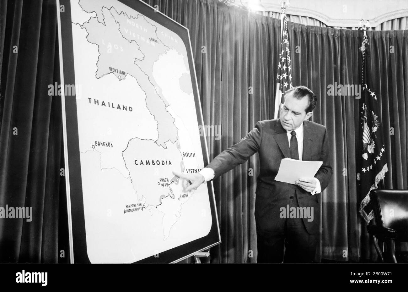 Cambodge: Le Président Nixon a signalé les sanctuaires communistes au Cambodge au début de l'invasion Etats-Unis-Sud-Vietnam, 30 avril 1970. La campagne cambodgienne (également connue sous le nom d'incursion cambodgienne) était une série d'opérations militaires menées dans l'est du Cambodge au milieu de 1970 par les États-Unis (États-Unis) et la République du Vietnam (Vietnam du Sud) pendant la guerre du Vietnam. Au total, 13 opérations majeures ont été menées par l'Armée de la République du Vietnam (ARVN) entre le 29 avril et le 22 juillet et par les forces américaines entre le 1er mai et le 30 juin. Banque D'Images