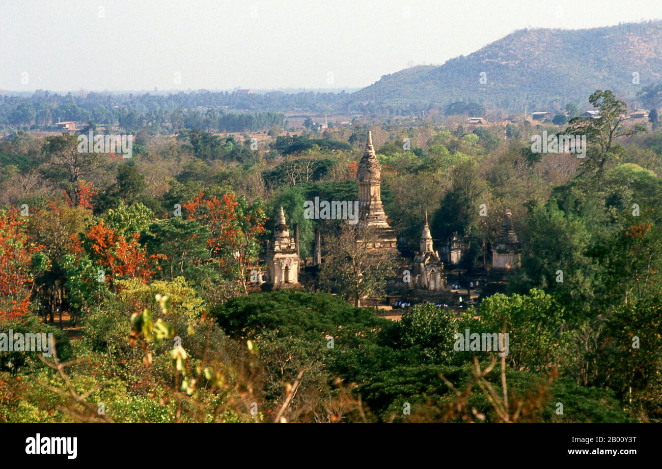 Thaïlande: Parc historique si Satchanalai. Si Satchanalai a été construit entre les XIIIe et XVe siècles et faisait partie intégrante du Royaume de Sukhothai. Il était habituellement administré par des membres de la famille des Rois de Sukhothai. Banque D'Images