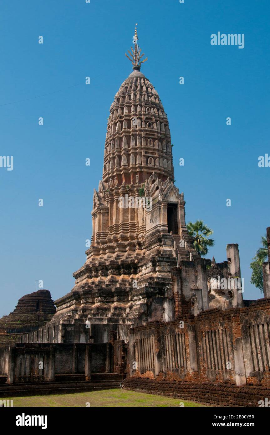 Thaïlande: Wat Phra si Rattana Mahathe Chaliang, Parc historique si Satchanalai. Si Satchanalai a été construit entre les XIIIe et XVe siècles et faisait partie intégrante du Royaume de Sukhothai. Il était habituellement administré par des membres de la famille des Rois de Sukhothai. Banque D'Images