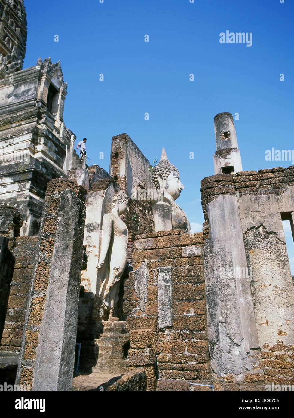 Thaïlande: Bouddha, Wat Phra si Rattana Mahathe Chaliang, Parc historique si Satchanalai. Si Satchanalai a été construit entre les XIIIe et XVe siècles et faisait partie intégrante du Royaume de Sukhothai. Il était habituellement administré par des membres de la famille des Rois de Sukhothai. Banque D'Images