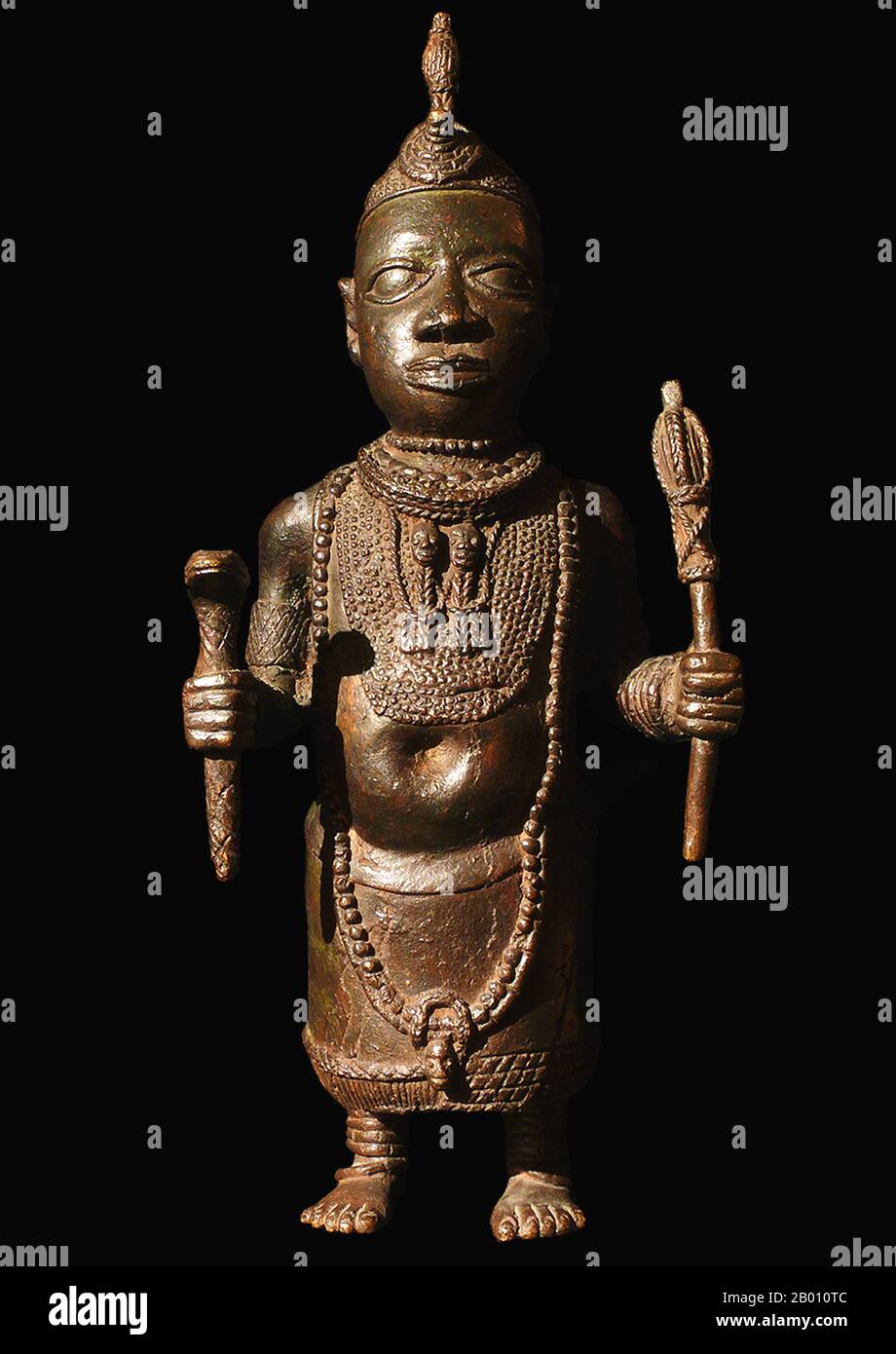 Nigeria : figure de bronze d'un roi Edo, Royaume du Bénin. L'Empire du Bénin (1440–1897) était un État africain précolonial dans ce qui est maintenant le Nigeria moderne. Il ne faut pas la confondre avec le pays moderne appelé Bénin (anciennement appelé Dahomey). Banque D'Images
