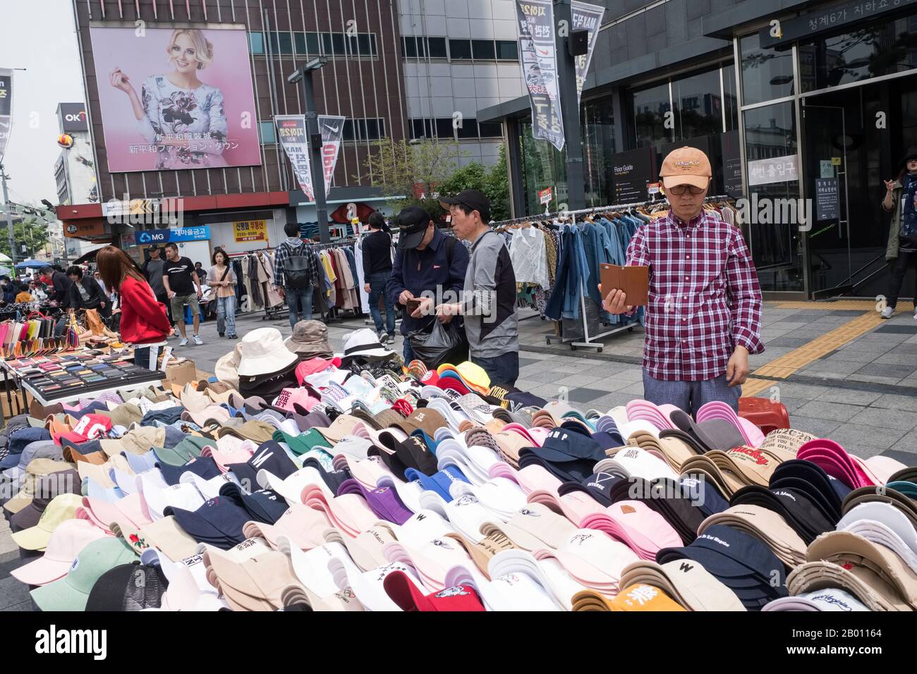 Corée du Sud, Séoul: Les bouchons à vendre sur le marché de gros et de détail de Dongdaemun Banque D'Images