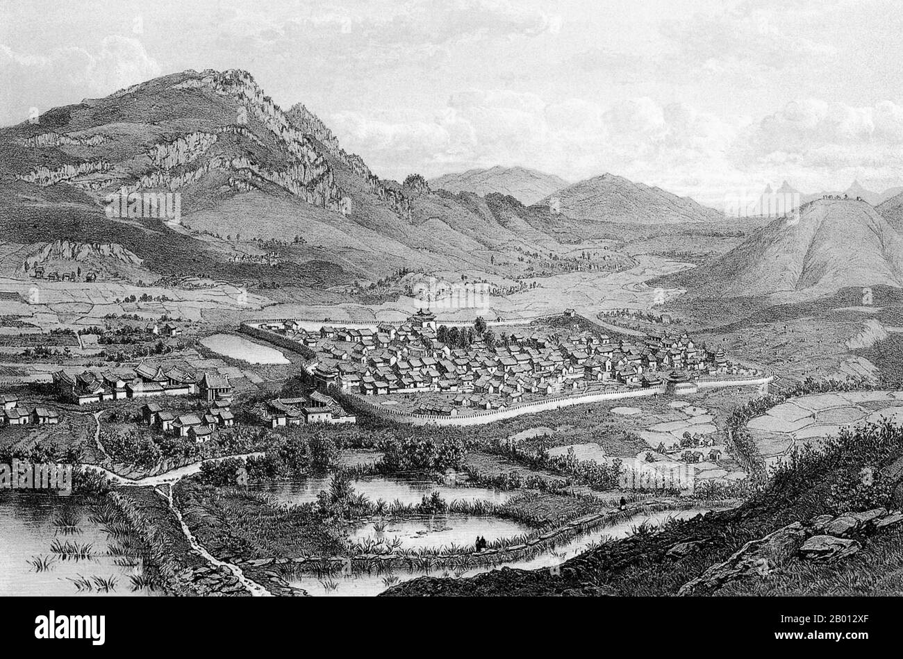 Chine : ville de Pou-eul dans la province du Yunnan. Gravure de Louis Delaporte (1842-1925), 1867. Cette illustration de Louis Delaporte est l'une des douzaines qu'il a produites au cours de son aventure de deux ans (1866-68) avec la Commission d'exploration du Mékong parrainée par le ministère français de la Marine, dont l'intention était de jeter les bases de l'expansion des colonies françaises en Indochine. En voyageant sur le Mékong en bateau, la petite délégation française a voyagé de Saigon à Phnom Penh à Luang Prabang, puis plus au nord dans les eaux inexplorées du Haut-Laos et de la province chinoise du Yunnan. Banque D'Images Chine : ville de Pou-eul dans la province du Yunnan. Gravure de Louis Delaporte (1842-1925), 1867. Cette illustration de Louis Delaporte est l'une des douzaines qu'il a produites au cours de son aventure de deux ans (1866-68) avec la Commission d'exploration du Mékong parrainée par le ministère français de la Marine, dont l'intention était de jeter les bases de l'expansion des colonies françaises en Indochine. En voyageant sur le Mékong en bateau, la petite délégation française a voyagé de Saigon à Phnom Penh à Luang Prabang, puis plus au nord dans les eaux inexplorées du Haut-Laos et de la province chinoise du Yunnan. Banque D'Images