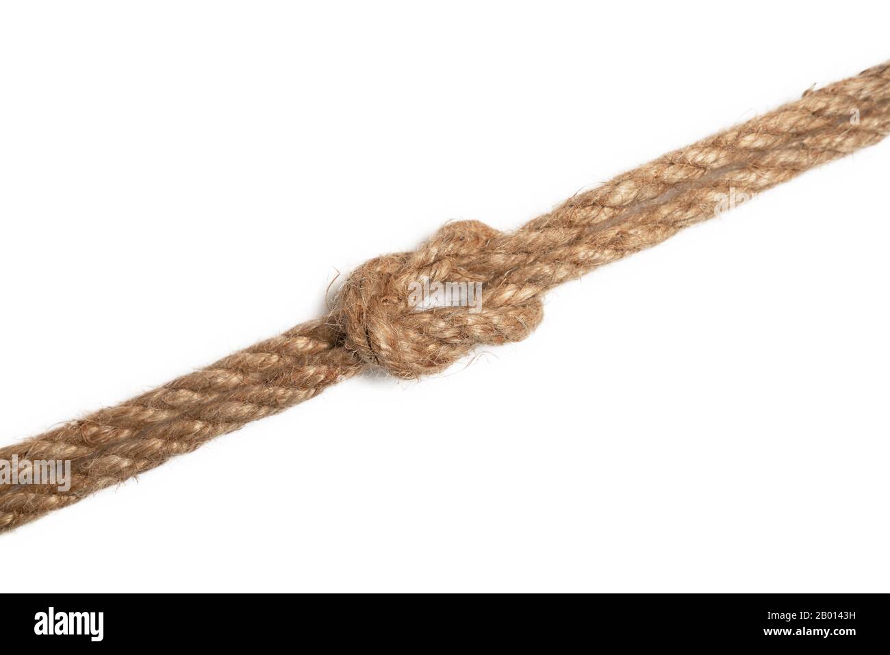 Corde de jute marron avec nœud isolé sur fond blanc Banque D'Images