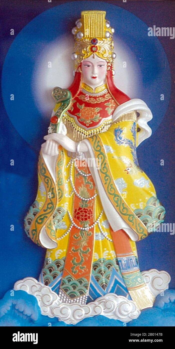 Chine : Mazu (Matsu) ou Tin Hau, la Déesse de la mer et Saint patron des marins d'Asie de l'est. Mazu (Wade–Giles: Matsu, Vietnamien: Ma to) est la déesse indigène de la mer qui est dit pour protéger les pêcheurs et les marins, et est invoqué comme le saint patron de tous les Chinois du Sud et de l'Asie de l'est. Né sous le nom de Lin Moniang, une shamaness, à Fujian vers 960 EC, le culte de Mazu a commencé autour de la dynastie Ming, quand de nombreux temples dédiés à elle ont été érigés dans toute la Chine continentale, puis s'est propagé à d'autres pays avec des populations chinoises outre-mer. Banque D'Images