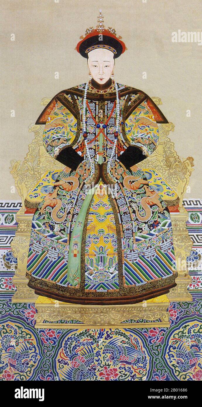 Chine : impératrice Xiao Mu Cheng (1781 - 17 février 1808), première impératrice Consort de l'empereur Daoguang.Peinture de défilement suspendue, c.1796-1808.L'impératrice Xiaomucheng fut const impératrice à l'empereur Daoguang de la dynastie Qing.Originaire du clan Niohuru bordé de Manchu, Lady Niohuru épousa Minning, le futur empereur Daoguang, en 1796, en devenant son principal consort.Elle mourut en 1898, et quand Minning fut entronisé en 1820, il lui accorda le titre posthume de 'Empress Xiaomu'.L'empereur Xianfeng a changé son titre en "Empress Xiaomucheng" en 1850. Banque D'Images