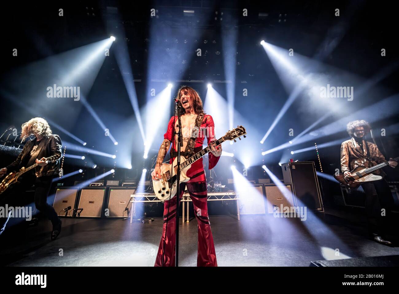 Oslo, Norvège. 17 février 2020. Le groupe de rock britannique The Darkness exécute un concert en direct à Rockefeller à Oslo. Ici, le chanteur et guitariste Justin Hawkins est vu en direct sur scène. (Crédit Photo: Gonzales Photo/Terje Dokken/Alay Live News Banque D'Images