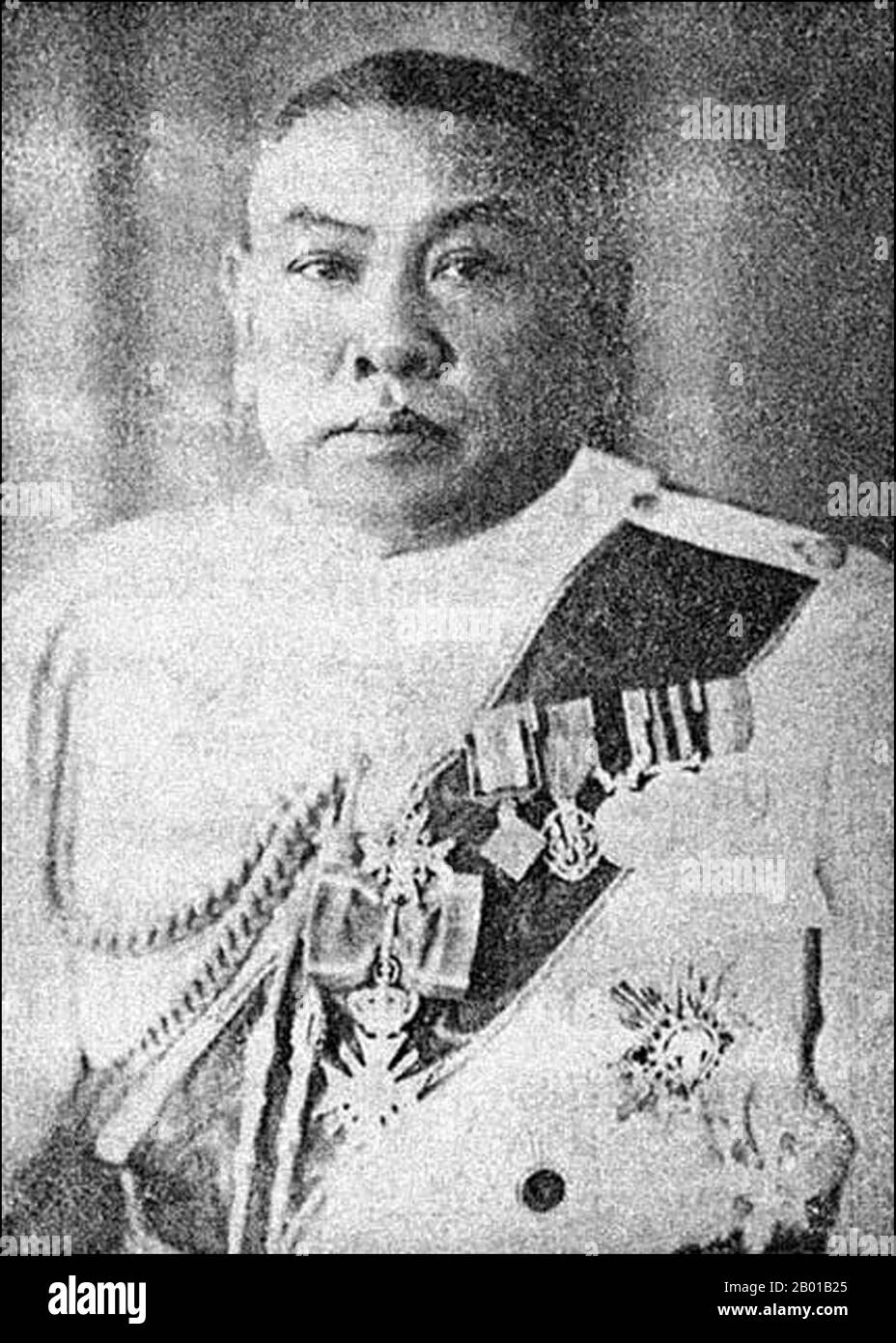 Thaïlande: Général Phot Phahonyothin (29 mars 1887 - 14 février 1947), Premier Ministre de la Thaïlande (r. 1933-1938), chap 1930s. Le général Phraya Phahon Phonphayuhasen, né sous le nom de Phot Phahonyothin, était un chef militaire et politicien thaïlandais. Faisant partie d'un groupe de conspirateurs connu sous le nom de "quatre mousquetaires", il était un leader dans le Khana Ratsadon ("Parti populaire") qui a incité la révolution de 1932 pour mettre fin à la monarchie absolue de Siam et établir un état constitutionnel. Il est devenu le deuxième Premier ministre de Siam en 1933 après avoir renversé son prédécesseur par un coup d'État. Il a pris sa retraite en 1938. Banque D'Images