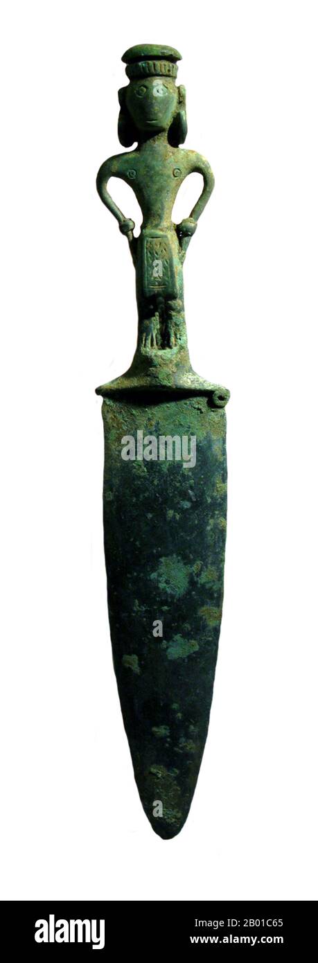 Vietnam: Dong son bronze dagger avec figure sur hilt, c. 500-100 BCE. Đông Sơn était une culture préhistorique de l'âge du bronze au Vietnam centrée sur la vallée de la rivière Rouge dans le nord du Vietnam. À ce moment-là, les premiers royaumes vietnamiens de Văn Lang et Âu Lạc sont apparus. Son influence s'est épanouie dans d'autres parties voisines de l'Asie du Sud-est d'environ 500 BCE à 100 ce. Banque D'Images