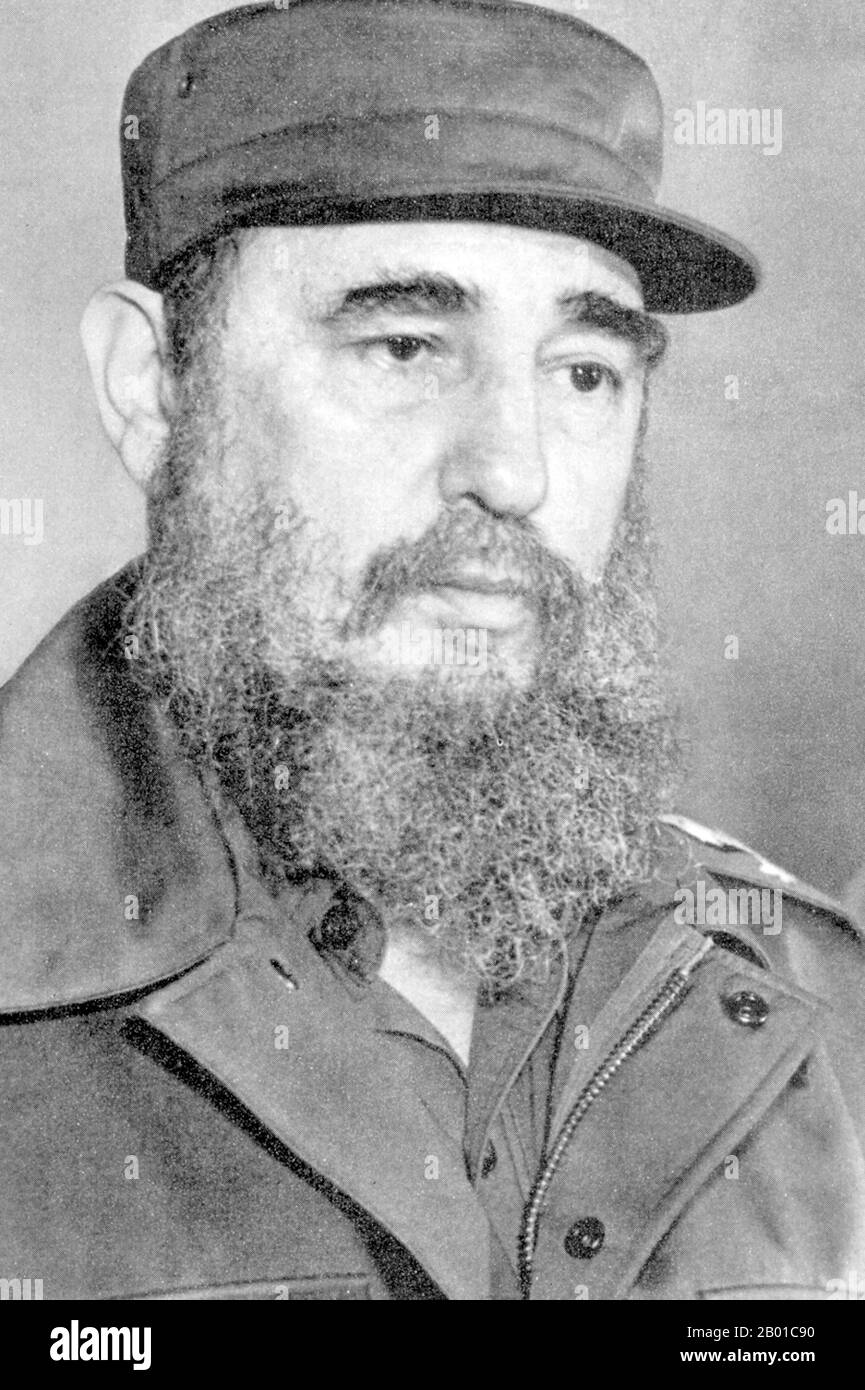 Cuba: Fidel Castro d'humeur pensive, c. 1962. Fidel Alejandro Castro Ruz (13 août 1926 - 25 novembre 2016) était un leader politique cubain et un révolutionnaire communiste. En tant que chef principal de la révolution cubaine, Castro a été Premier ministre de Cuba de février 1959 à décembre 1976, Puis, en tant que Président du Conseil d'État de Cuba et Président du Conseil des ministres de Cuba jusqu'à sa démission du bureau en février 2008. Il a été Premier secrétaire du Parti communiste de Cuba depuis la fondation du parti en 1961. Banque D'Images