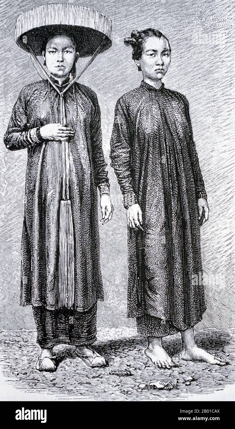 Vietnam: Une femme vietnamienne bien-à-faire de Saigon portant une robe de áo ngũ thân, avec son serviteur. Gravure de Claud Jean Albert Morice (28 mai 1848 - 19 octobre 1877), 1872. Le áo ngũ thân avait une coupe ample et parfois des manches larges. Les porteurs pouvaient afficher leur prospérité en mettant sur plusieurs couches de tissu, qui à cette époque était coûteux. L'áo ngũ thân avait deux rabats cousus ensemble à l'arrière, deux rabats cousus ensemble à l'avant, et un 'rabats bébé' caché sous le rabat principal avant. La robe semblait avoir deux rabats avec des fentes des deux côtés. Banque D'Images