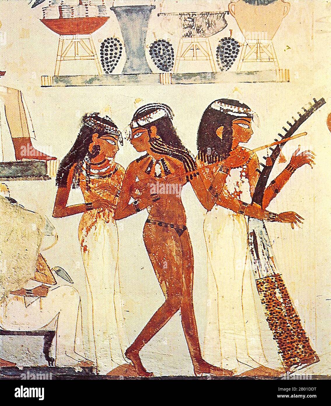 Egypte: Trois musiciens féminins, mieux connus sous le nom de 'les Micians d'Amun', Tombeau de Nakht, dynastie 18th (1422-1411 BCE), Thèbes. La musique de l'Égypte fait partie intégrante de la culture égyptienne depuis l'Antiquité. Les anciens Égyptiens ont attribué à l'un de leurs dieux Thoth l'invention de la musique, qu'Osiris a utilisée à son tour dans le cadre de son effort pour civiliser le monde. La preuve matérielle et représentative la plus ancienne des instruments de musique égyptiens date de la période prédynastique, mais la preuve est plus solidement attestée dans l'ancien Royaume lorsque des harpes, des flûtes et des doubles clarinettes ont été joués. Banque D'Images