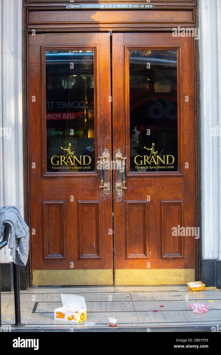 La porte du Grand Théâtre de Leeds, Royaume-Uni Banque D'Images