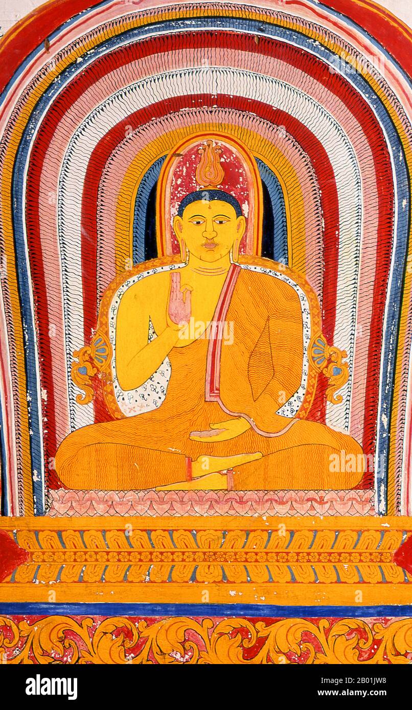 Sri Lanka : Images de Bouddha dans une peinture murale à Asgiriya Vihara (temple), Kandy. Asgiriya Vihara, le « Monastère de la montagne du cheval », a été construit par la famille de Pilima Talauve au début du 19e siècle, sur un terrain attenant à l’ancien terrain de crémation royal. L'Asgiriya Vihara est un temple plutôt petit et discret, mais comme l'un des sièges du pouvoir religieux de Goyigama, d'une grande importance. À partir du début du 19e siècle, pendant l'Esala Perahera, la relique sacrée de la dent serait déposée pour la dernière nuit du festival à l'Asgiriya Vihara. Banque D'Images