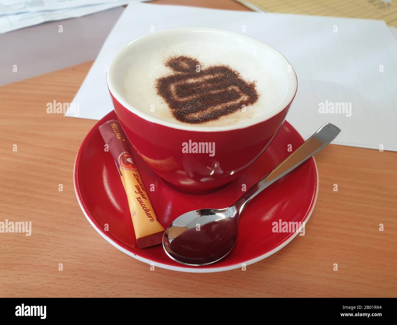 Cappuccino avec le symbole d'une banque d'épargne, Allemagne Banque D'Images