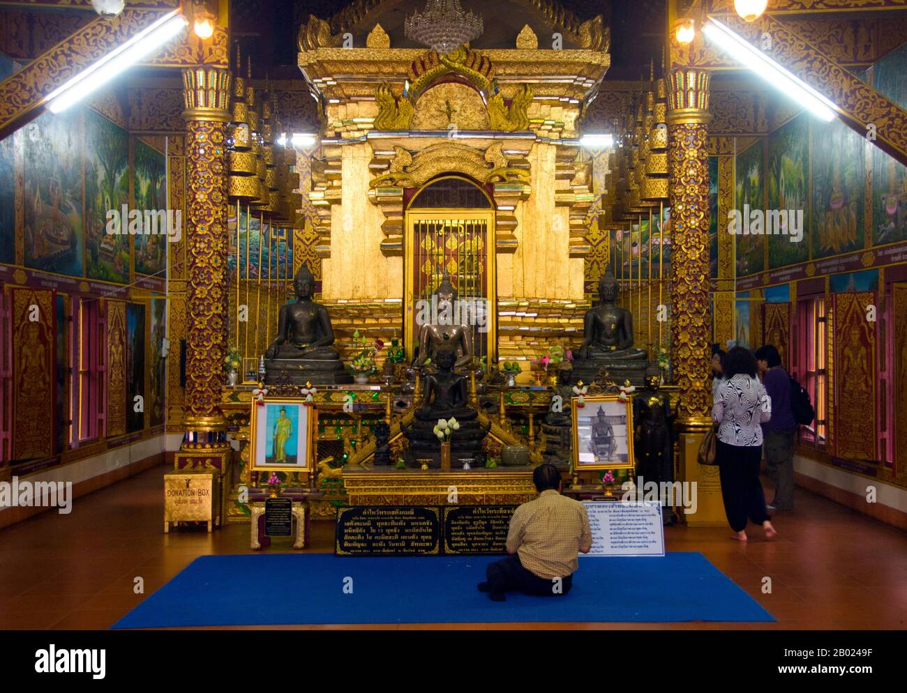 Wat Chiang Man (Chiang Mun) a été construit en 1297 ce et est considéré comme le plus ancien temple de Chiang Mai. Il a été construit sur place qui avait été utilisé par le roi Mangrai comme camp lors de la construction de sa nouvelle capitale Chiang Mai. Chiang Mai (signifiant « nouvelle ville »), parfois écrit comme « Chiengmai » ou « Chiangmai », est la ville la plus importante et la plus culturellement significative du nord de la Thaïlande. Le roi Mengrai fonde la ville de Chiang Mai en 1296, et il succède à Chiang Rai comme capitale du royaume de Lanna. Banque D'Images