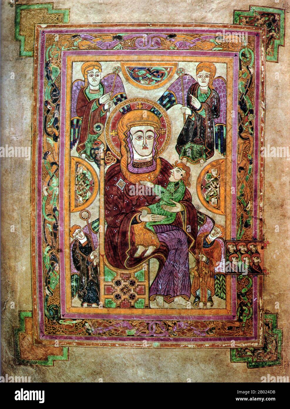 Irlande/Écosse : la Vierge à l'enfant. FOL. 7 V. le Livre de Kells, c. 800 EC. Le Livre de Kells (en irlandais : Leabhar Cheanannais) (Dublin, Trinity College Library, MS A. I. (58), parfois connu sous le nom de Livre de Columba) est un livre de l'Évangile manuscrit enluminé en latin, contenant les quatre Évangiles du Nouveau Testament ainsi que divers textes et tableaux du Préfatoire. Il a été créé par des moines celtiques vers 800 ou un peu plus tôt. Le texte des Évangiles est largement tiré de la Vulgate, bien qu'il comprenne également plusieurs passages tirés des versions antérieures de la Bible connues sous le nom de Vetus Latina. Banque D'Images