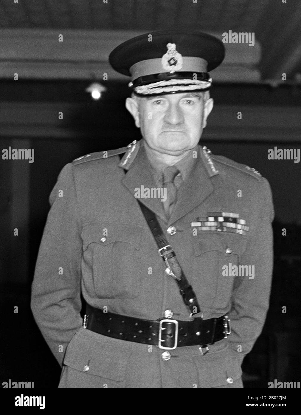 Birmanie/Myanmar/Royaume-Uni/Nouvelle-Zélande : maréchal William Joseph 'Bill' Slim (6 août 1891 - 14 décembre 1970), commandant de la 14e armée lors de la campagne de Birmanie contre le Japon (1942-1945), à l'hôtel de ville de Wellington, le 29 juin 1950. Le maréchal William Joseph 'Bill' Slim, 1er vicomte Slim KG GCB GCMG GCVO GBE DSO MC KS était un commandant militaire britannique et le 13e gouverneur général de l'Australie. Il a combattu dans la première et la seconde guerres mondiales et a été blessé trois fois au combat. Pendant la seconde Guerre mondiale, il a dirigé la 14e armée, la soi-disant « armée oubliée » dans la campagne de Birmanie. Banque D'Images