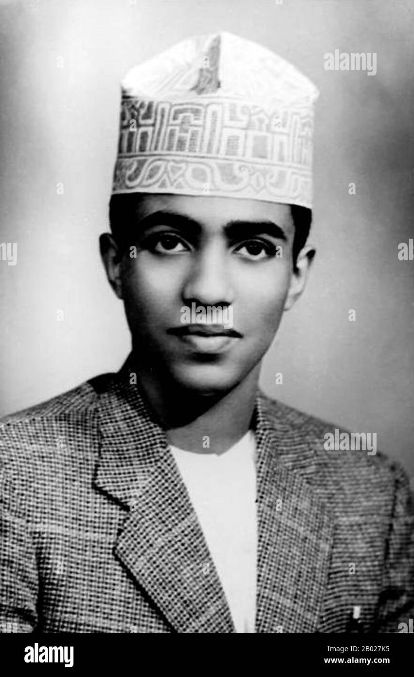 Qaboos bin Dit Al Dit (arabe: قابوس بن سعيد آل سعيد‎ Qābūs bin Saʿīd ʾĀl Saʿīd; né le 18 novembre 1940 est le Sultan d'Oman et ses dépendances. Il s'est levé au pouvoir après avoir renversé son père, A Déclaré bin Taimur, lors d'un coup d'État du palais en 1970. Il est le descendant de la 14ème génération du fondateur de la dynastie Al Bu sa'idi. Banque D'Images