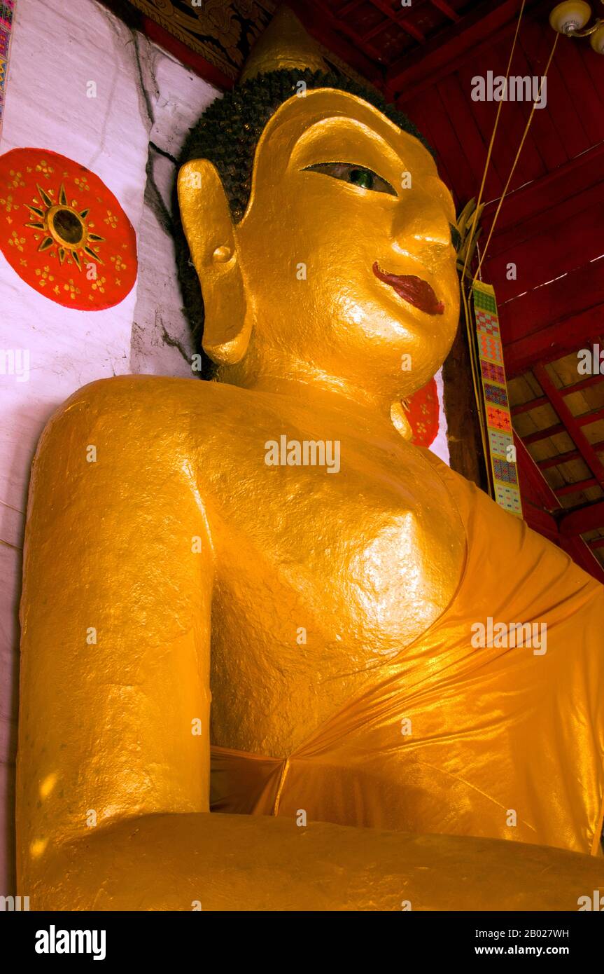 Wat Kong Kan (วัดกองกาน) a été créé dès 1431. L'image principale de Bouddha appelée Phra Ong Yai (พระองค์ใหญ่) reste impressionnante, tant pour sa taille considérable que pour les oreilles allongées et les yeux larges, ce dernier dit par certaines autorités de représenter un style Mae Chaem. Les peintures murales modernes sur les murs du viharn retracent la découverte de l'image de Phra Ong Yai dans un désert théorique, et les différentes étapes de développement au temple depuis ce temps lointain. Niché dans une vallée étroite, Mae Chaem (แม่แจ่ม) doit se classer comme l'un des coins les moins accessibles de Chiang Mai. Situé sur Banque D'Images