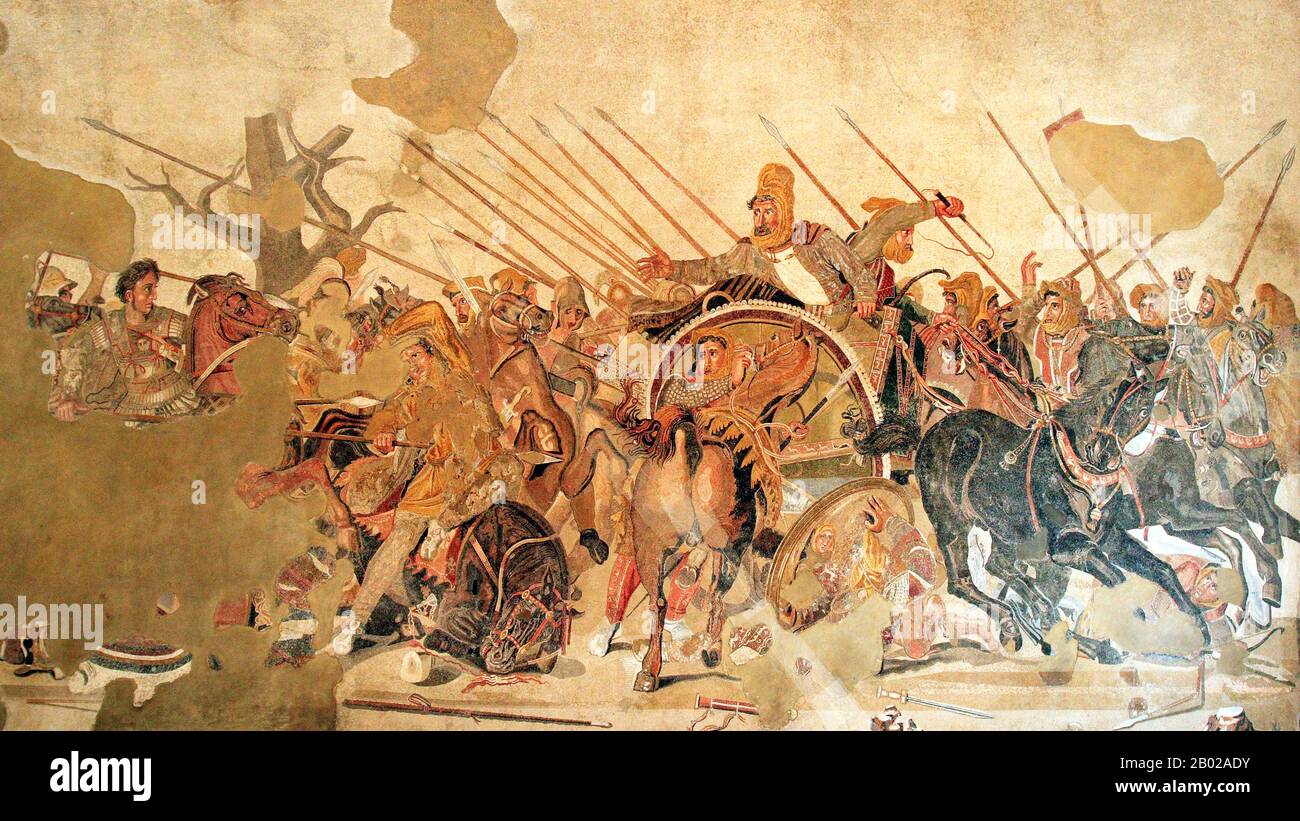 Italie/Macédoine : la « mosaïque d'Alexandre », censée représenter Alexandre le Grand battant Darius III de Perse à la bataille d'Issus, en 333 av. J.-C.. Mosaïque de sol de Pompéi, c. 100 av. J.-C. La mosaïque d'Alexandre, datant d'environ 100 av. J.-C., est une mosaïque de sol romaine originaire de la Maison du faucon à Pompéi. Il représente une bataille entre les armées d'Alexandre le Grand et de Darius III de Perse et mesure 2,72 x 5.13m (8 pi 11 po x 16 pi 9 po). L'original est conservé au Musée archéologique national de Naples. On pense que la mosaïque est la copie d'une peinture hellénistique du début du IIIe siècle av. J.-C.. Banque D'Images