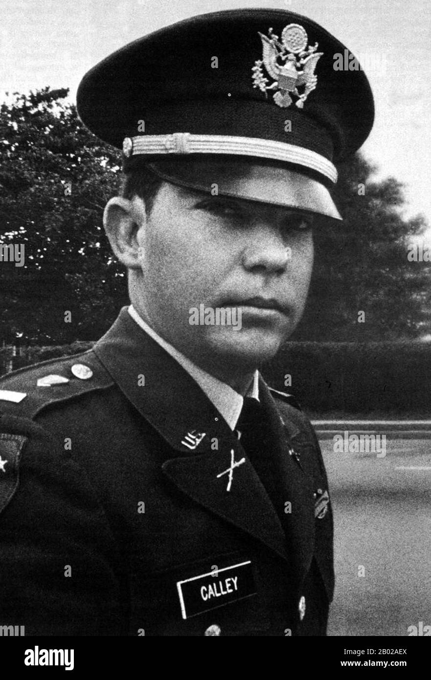Le massacre de My Lai a été le meurtre de masse de 347–504 civils non armés au sud du Vietnam le 16 mars 1968 par des soldats de l'armée américaine de la compagnie "Charlie" du premier Bataillon, 20ème Régiment d'infanterie, 11ème Brigade de la division américaine. La plupart des victimes étaient des femmes, des enfants (y compris des bébés) et des personnes âgées. Beaucoup ont été violées, battues et torturées, et certains des corps ont été plus tard jugés mutilés. Alors que 26 soldats américains ont été initialement accusés d'infractions pénales pour leurs actions à Mỹ Lai, seul le second lieutenant William Calley, un chef de peloton à Charlie Company, Banque D'Images