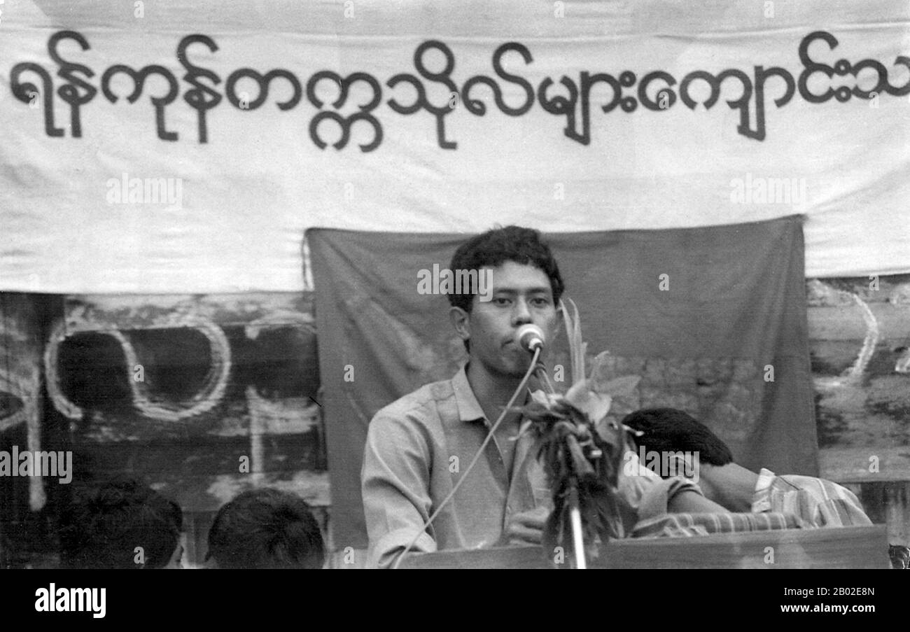Moethee Zun (née en 1962), également connue sous le nom de Moe Thee Zun (Birman: မိုးသီးဇွန်, IPA: [móθízù̃]), est un chef de file du mouvement démocratique birman. Il est le fondateur du parti démocratique birman pour une nouvelle société. Alors étudiant à l'Université de Rangoon, Zun a aidé à organiser le mouvement national des étudiants en 1988 et a rejoint l'élection présidentielle de 1990. Après que le régime militaire birman ait repris son pouvoir, Zun a été contraint de quitter le pays. Pendant le temps, il a perdu sa famille. Les 8888 Manifestations Populaires pro-démocratie (également connues sous le nom De People Power Uprising) ont été une série de marches, démo Banque D'Images