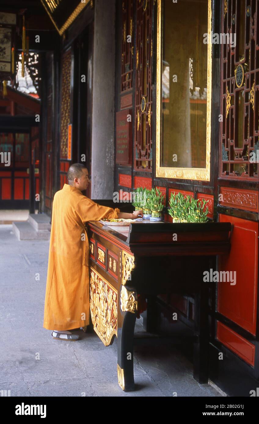 Wenshu Yuan (Temple de Wenshu) remonte à la dynastie Tang (18 juin 618–4 juin 907) et était connu à l'origine sous le nom de Temple Xinxiang. C'est maintenant un temple bouddhiste zen populaire. Chengdu, anciennement Chengtu, est la capitale de la province du Sichuan dans le sud-ouest de la Chine. Au début du 4ème siècle BCE, le roi de visé de l'ancien Shu a déplacé sa capitale vers l'emplacement actuel de la ville d'aujourd'hui à partir de Pixian voisin. Banque D'Images