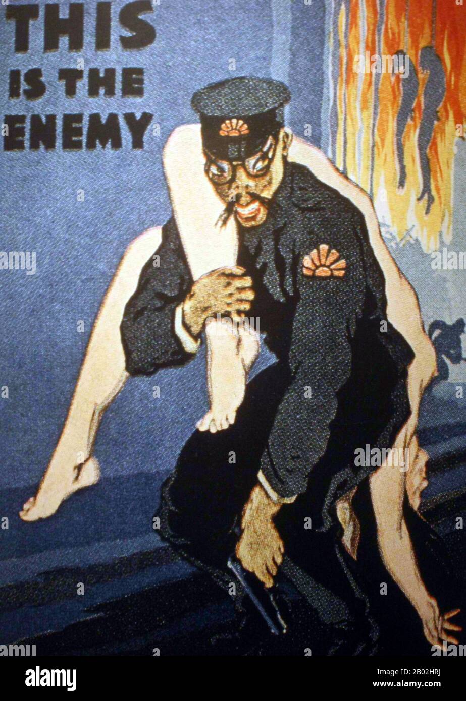 USA/Japon : 'C'est l'ennemi'. Affiche de propagande anti-japonaise de l'armée AMÉRICAINE, seconde Guerre mondiale (1941-1945). La guerre du Pacifique, aussi parfois appelée guerre Asie-Pacifique, se réfère largement aux parties de la seconde Guerre mondiale qui ont eu lieu dans l'océan Pacifique, ses îles et en extrême-Orient. Le terme guerre du Pacifique est utilisé pour englober le théâtre de l'océan Pacifique, le théâtre du Pacifique Sud-Ouest, le théâtre de l'Asie du Sud-est et la seconde guerre sino-japonaise, incluant également le conflit soviéto-japonais de 1945. On considère généralement que la guerre du Pacifique a commencé le 7/8 décembre 1941 avec l'invasion de la Thaïlande. Banque D'Images