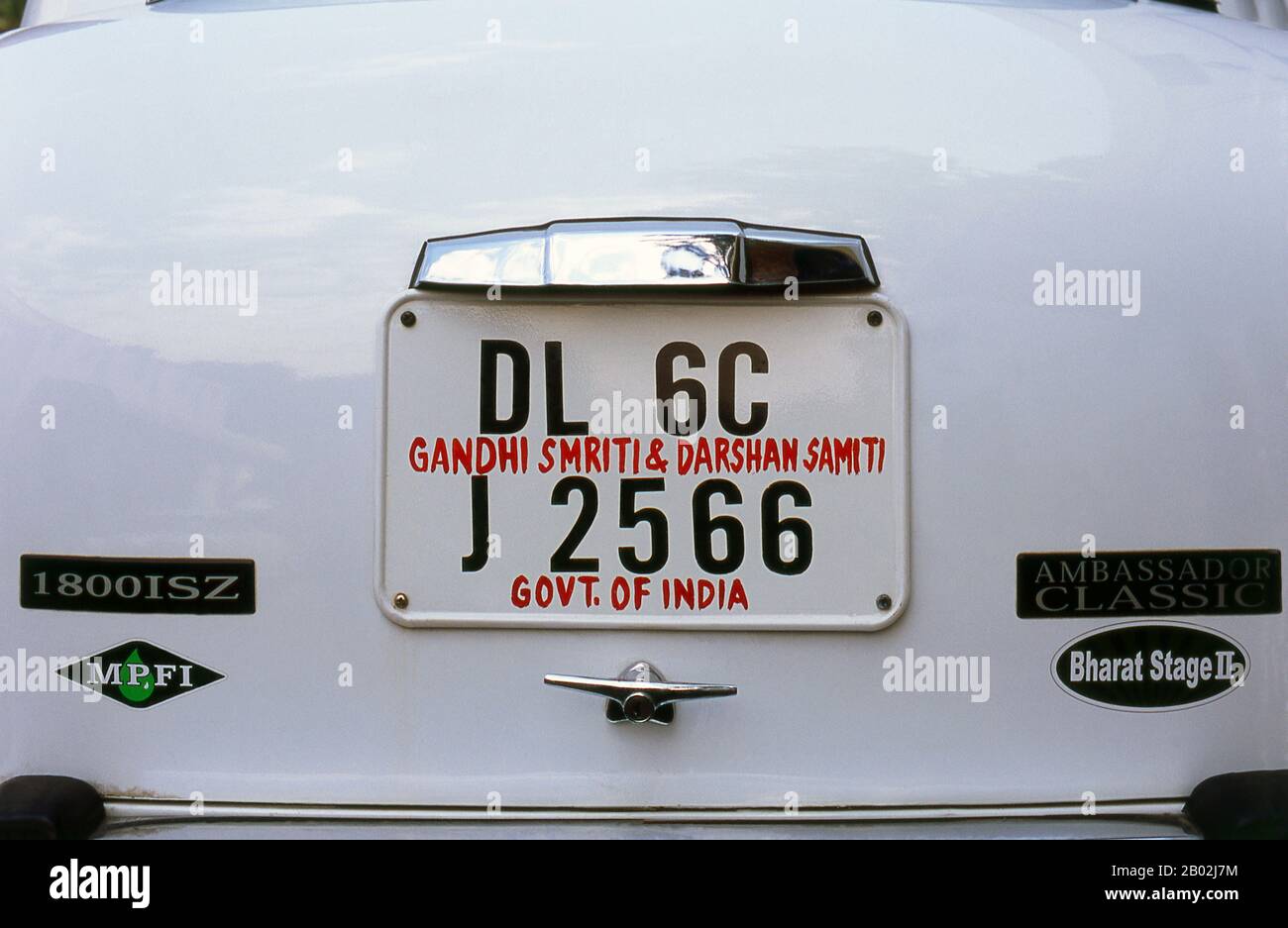 Gandhi Sbriti anciennement connu sous le nom de Birla House ou Birla Bhavan, est l'endroit où Mahatma Gandhi a passé les 144 derniers jours de sa vie et a été assassiné le 30 janvier 1948. C'était à l'origine la maison des magoins d'affaires indiens, la famille Birla. Delhi serait le site d'Indraprashta, capitale des Pandavas de l'épopée indienne Mahabharata. Les fouilles ont mis à jour des éclats de poterie peinte datant d'environ 1000 BCE, bien que les plus anciennes reliques architecturales connues datent De La Période de Mauryan, il y a environ 2 300 ans. Depuis ce temps, le site a été constamment réglé. Le Banque D'Images