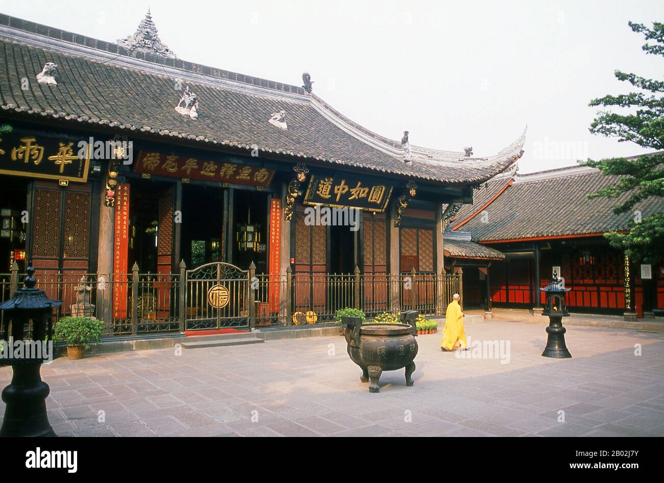 Wenshu Yuan (Temple de Wenshu) remonte à la dynastie Tang (18 juin 618–4 juin 907) et était connu à l'origine sous le nom de Temple Xinxiang. C'est maintenant un temple bouddhiste zen populaire. Chengdu, anciennement Chengtu, est la capitale de la province du Sichuan dans le sud-ouest de la Chine. Au début du 4ème siècle BCE, le roi de visé de l'ancien Shu a déplacé sa capitale vers l'emplacement actuel de la ville d'aujourd'hui à partir de Pixian voisin. Banque D'Images