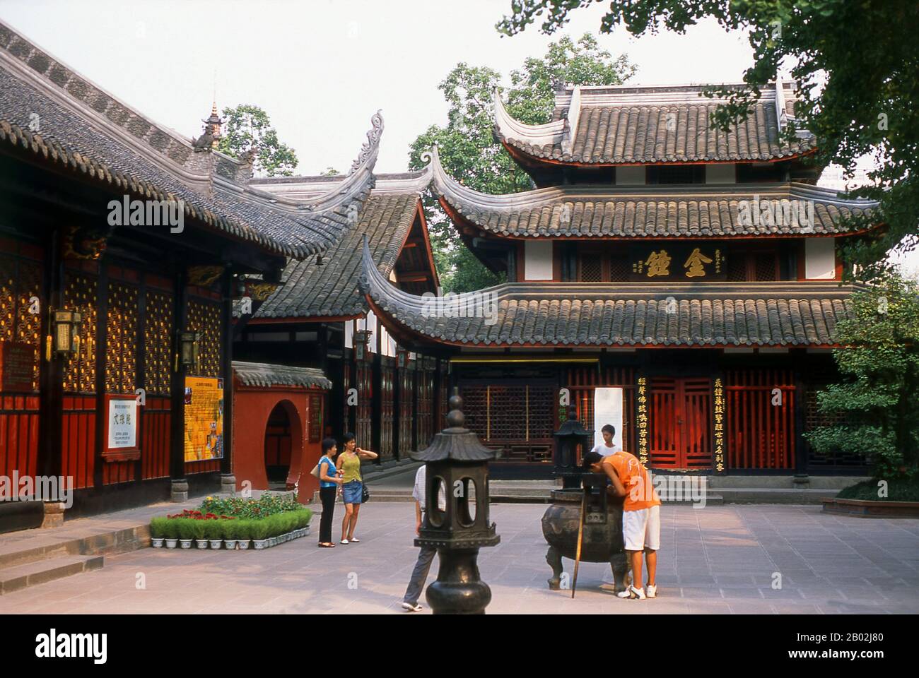 Wenshu Yuan (Temple de Wenshu) remonte à la dynastie Tang (18 juin 618–4 juin 907) et était connu à l'origine sous le nom de Temple Xinxiang. C'est maintenant un temple bouddhiste zen populaire. Chengdu, anciennement Chengtu, est la capitale de la province du Sichuan dans le sud-ouest de la Chine. Au début du 4ème siècle BCE, le roi de visé de l'ancien Shu a déplacé sa capitale vers l'emplacement actuel de la ville d'aujourd'hui à partir de Pixian voisin. Banque D'Images