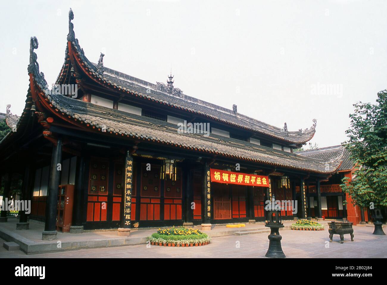 Wenshu Yuan (Temple de Wenshu) remonte à la dynastie Tang (18 juin 618–4 juin 907) et était connu à l'origine sous le nom de Temple Xinxiang. C'est maintenant un temple bouddhiste zen populaire. Chengdu, anciennement Chengtu, est la capitale de la province du Sichuan dans le sud-ouest de la Chine. Au début du 4ème siècle BCE, le roi de visé de l'ancien Shu a déplacé sa capitale vers l'emplacement actuel de la ville d'aujourd'hui à partir de Pixian voisin. Banque D'Images