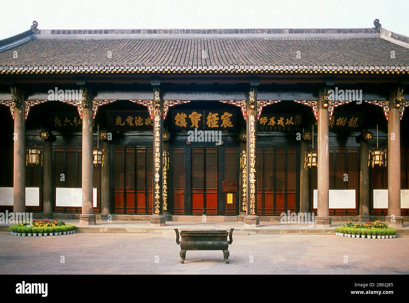 Wenshu Yuan (Temple de Wenshu) remonte à la dynastie Tang (18 juin 618–4 juin 907) et était connu à l'origine sous le nom de Temple Xinxiang. C'est maintenant un temple bouddhiste zen populaire. Chengdu, anciennement Chengtu, est la capitale de la province du Sichuan dans le sud-ouest de la Chine. Au début du 4ème siècle BCE, le roi de visé de l'ancien Shu a déplacé sa capitale vers l'emplacement actuel de la ville d'aujourd'hui à partir de Pixian voisin. Banque D'Images