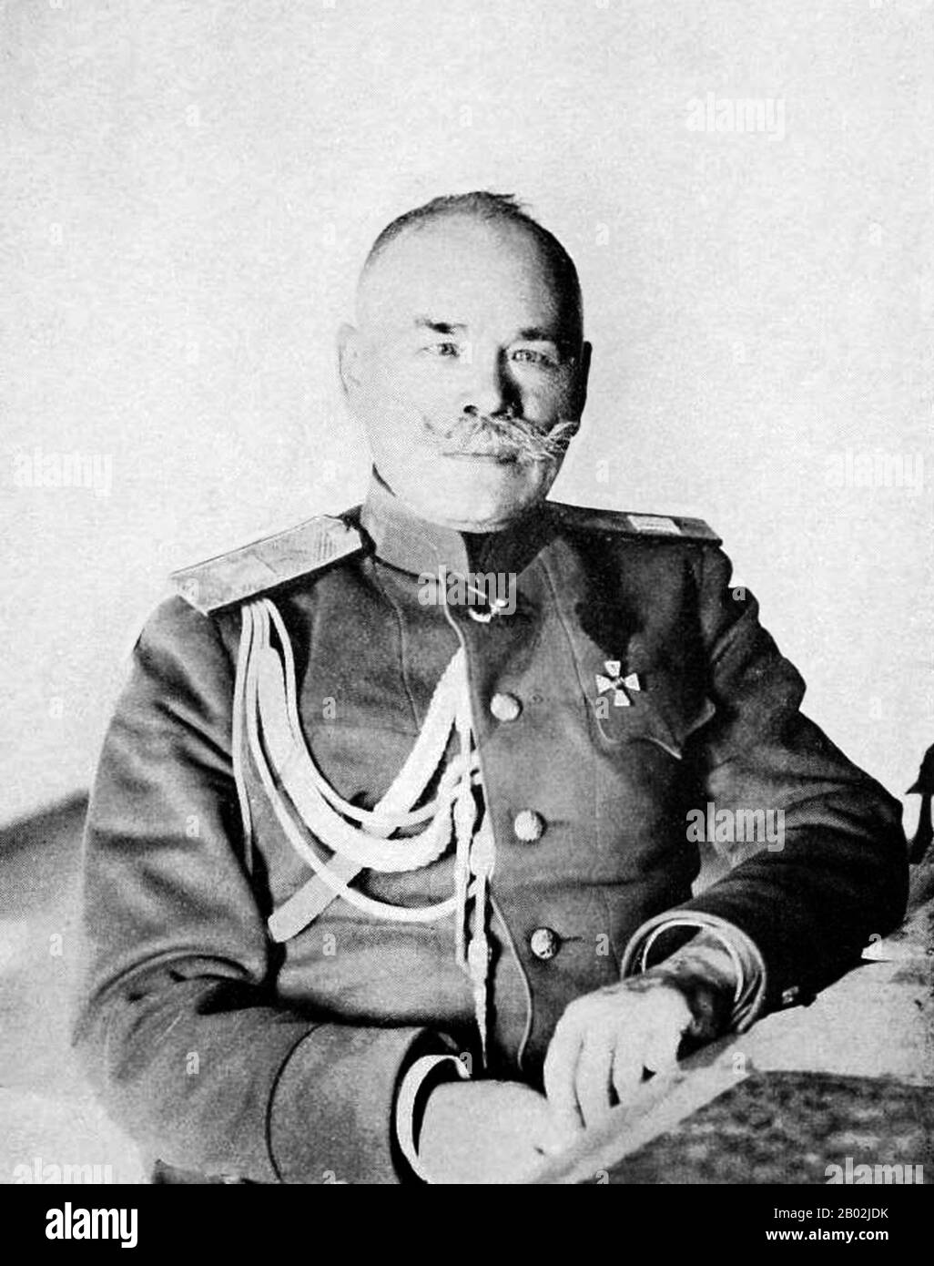 Mikhail Vasiliyevitch Alekseyev (Russe: Михаил Васильевич Алексеев) (3 novembre 1857 – 25 septembre 1918) était un général de l'armée russe impériale pendant la première Guerre mondiale et la guerre civile russe. Entre 1915 et 1917, il a été chef d'état-major du tsar Nicolas II de la Stavka, et après la Révolution de février, il a été commandant en chef sous le gouvernement provisoire russe de mars à mai 1917. Plus tard, il a joué un rôle principal dans la fondation de l'armée des volontaires dans la guerre de Sécession russe et est mort en 1918 de l'insuffisance cardiaque tout en luttant contre les bolcheviks dans la région de Volga. Banque D'Images