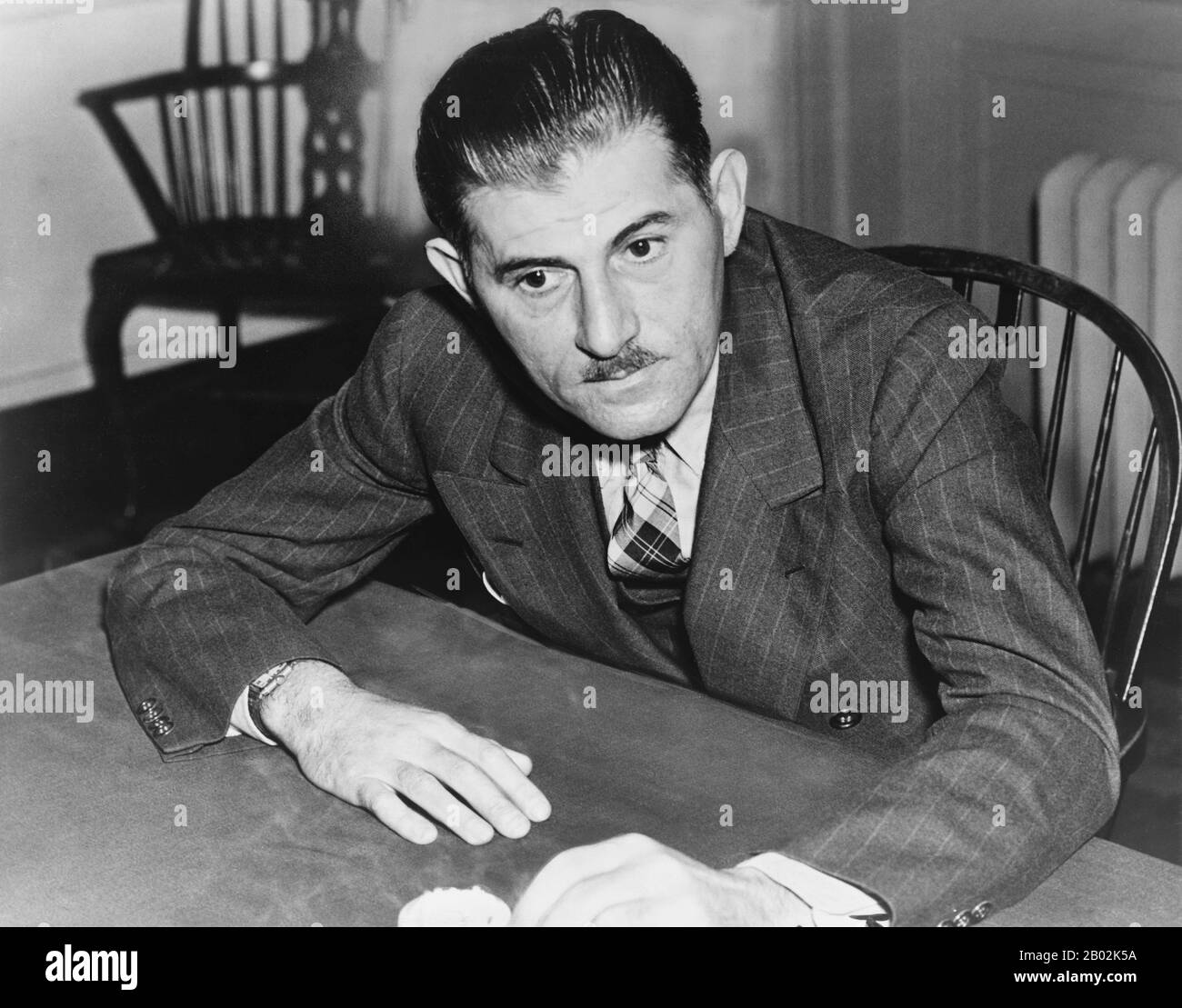 Le Dr Edward K. Barsky (1897-1975) était un médecin éminent qui dirigeait un groupe de bénévoles médicaux américains en Espagne pendant la guerre de Sécession. Banque D'Images