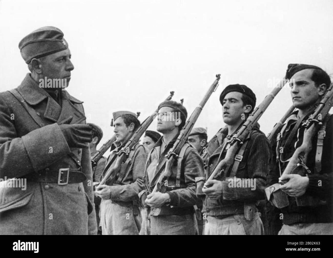La Légion Condor (allemande : Légion Condor) était une unité composée de volontaires de l'Armée de l'Air allemande (Luftwaffe) et de l'Armée allemande (Wehrmacht Heer) qui a servi avec les nationalistes pendant la guerre civile espagnole de juillet 1936 à mars 1939. La Légion Condor a développé des méthodes de bombardement terroriste qui ont été largement utilisées dans la seconde Guerre mondiale peu après. Le bombardement de Guernica était l'opération la plus célèbre effectuée par la Légion Condor. Hugo Sperrle a commandé les formations d'avions de l'unité et Wilhelm Ritter von Thoma commandé l'élément fondamental. Banque D'Images