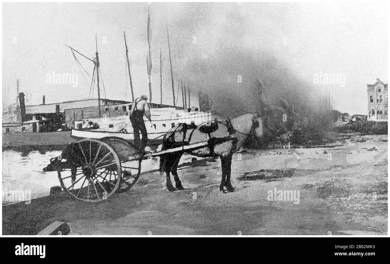 L'ouragan de 1900 a fait la terre le 8 septembre 1900, dans la ville de Galveston, Texas, aux États-Unis. Il avait estimé des vents de 233 km/h à l'automne, ce qui en faisait une tempête de catégorie 4 sur l'échelle de l'ouragan Saffir–Simpson. C'était l'ouragan le plus meurtrier de l'histoire des États-Unis. L'ouragan a causé de grandes pertes de vie avec le nombre estimé de morts entre 6 000 et 12 000 personnes; le nombre le plus cité dans les rapports officiels est de 8 000, donnant à la tempête le troisième plus grand nombre de morts ou de blessures de tout ouragan de l'Atlantique, après le grand ouragan de 1780 et de la Hurrica de 1998 Banque D'Images