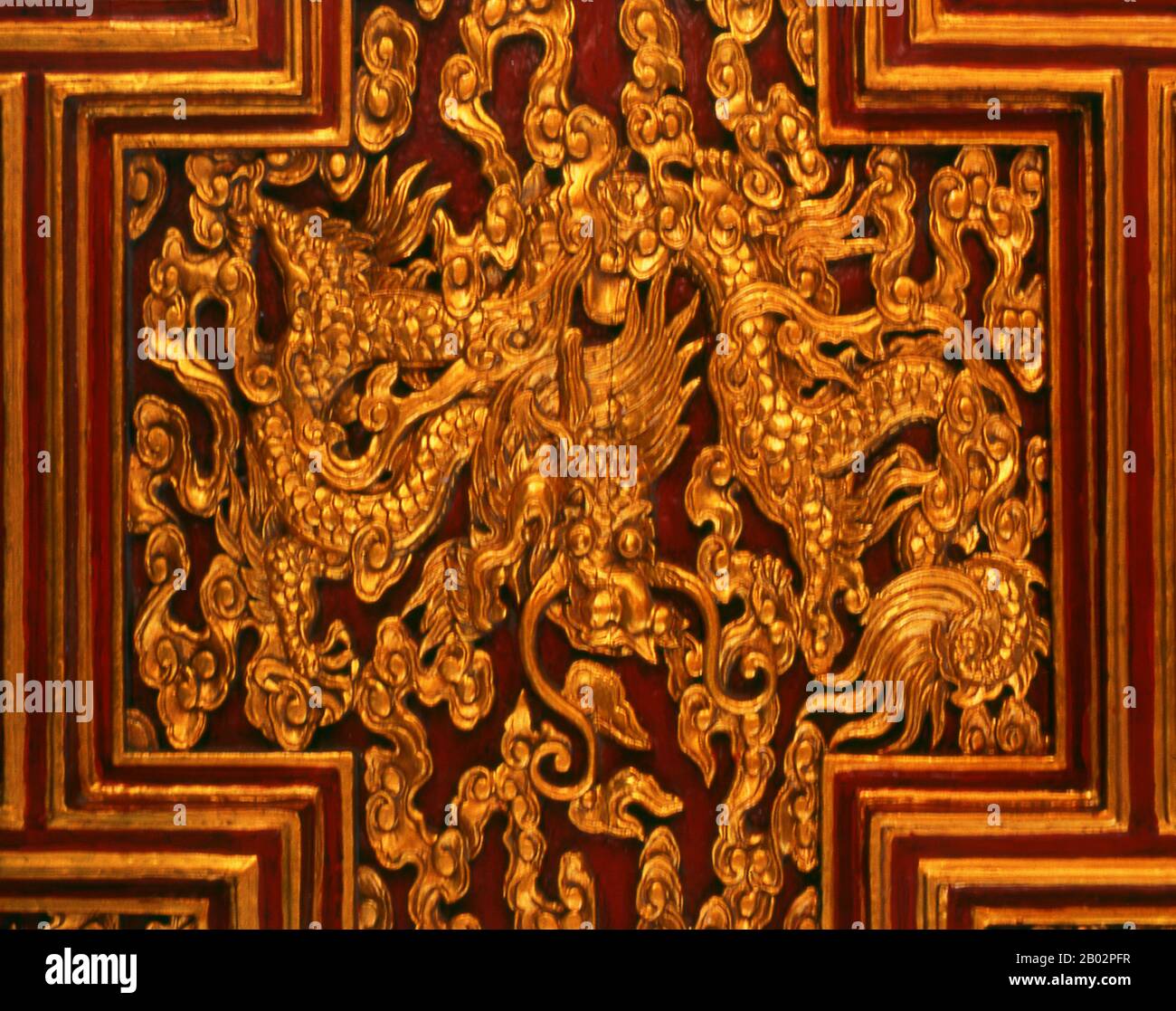 Le Temple de la littérature ou Van Mieu est l’un des trésors culturels les plus importants du Vietnam. Fondé en 1070 par le roi Ly Thanh Tong de la dynastie des premiers Ly, le temple était dédié à la fois à Confucius et à Chu Cong, un membre de la famille royale chinoise crédité de plusieurs enseignements que Confucius a développés cinq cents ans plus tard. Le site a été choisi par les géomancers de la dynastie Ly pour se tenir en harmonie avec le temple de Bich Cau taoïste et la Pagode bouddhiste À Un pilier, représentant les trois principales polices de la tradition vietnamienne. Six ans plus tard, en 1076, le Quoc Tu Giam, ou ‘ Banque D'Images