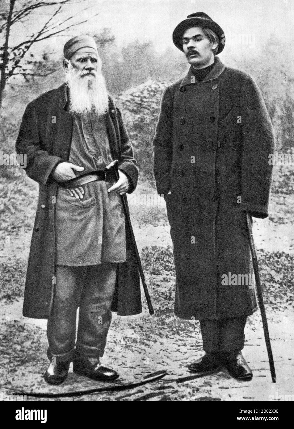 Le comte Lév Nikolayevitch Tolstoï (1828-1910), généralement appelé Leo Tolstoï en anglais, était un romancier russe considéré comme l'un des plus grands de tous les temps. Alexei Maximovich Peshkov (1868-1936), principalement connu sous le nom de Maxim (Maksim) Gorky, était un écrivain russe et soviétique, fondateur de la méthode littéraire du réalisme socialiste et militant politique. Banque D'Images