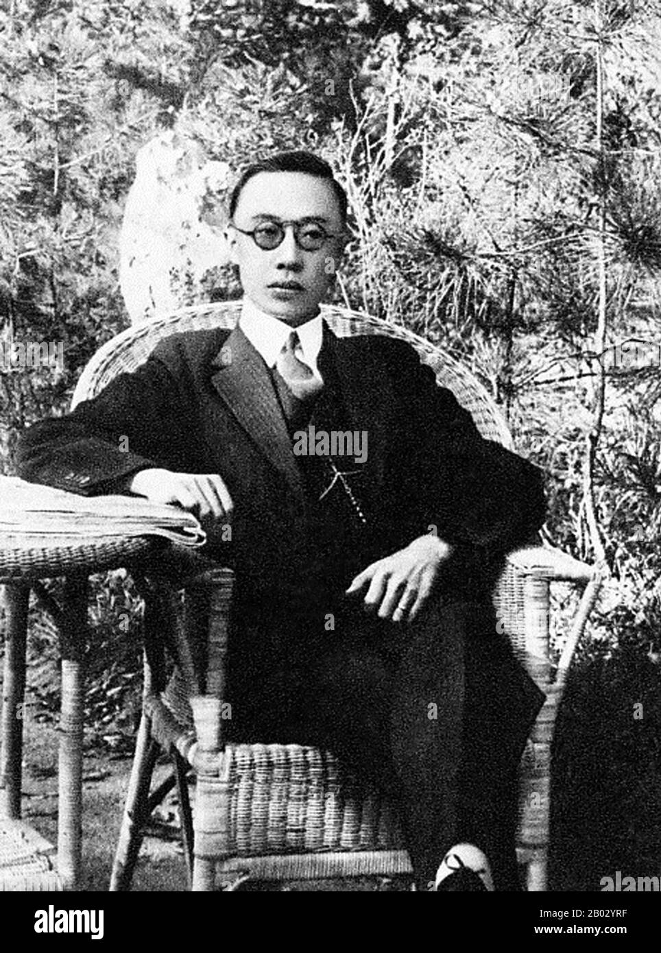 AISIN-Gioro Pu Yi (7 février 1906 – 17 octobre 1967), de la famille dirigeante de Manchu Aisin Gioro, était le dernier empereur de Chine. Il a gouverné en deux périodes entre 1908 et 1917, d'abord comme l'empereur Xuantong de 1908 à 1912, et nominalement comme empereur de marionnettes non régnant pendant douze jours en 1917. Il a été le douzième et dernier membre de la dynastie Qing à régner sur la Chine proprement dite. Banque D'Images
