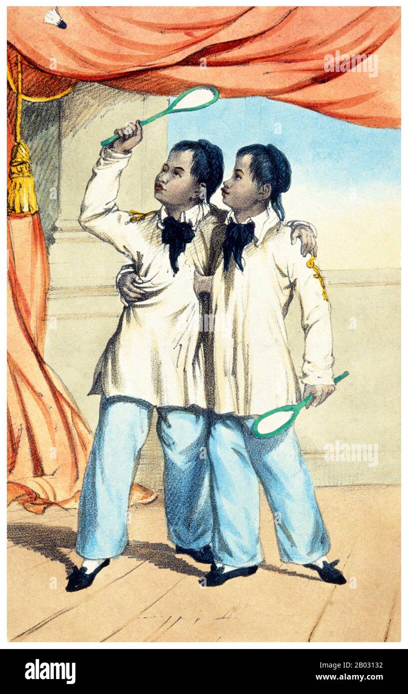 Chang et Eng Bunker (11 mai 1811 – 17 janvier 1874) étaient des frères jumeaux thaïlandais-américains dont la condition et le lieu de naissance sont devenus la base du terme 'jumeaux siamois'. Les frères Bunker sont nés le 11 mai 1811 dans la province de Samut Songkram, près de Bangkok, dans le Royaume de Siam (Thaïlande d'aujourd'hui). Leur père pêcheur était un Chinois thaïlandais, alors que leur mère était un Chinois malaisien. En raison de leur héritage chinois, ils étaient connus localement sous le nom de "Twins chinois". Les frères ont été joints au sternum par un petit morceau de cartilage, et bien que leurs foies aient été fusionnés, ils nous Banque D'Images