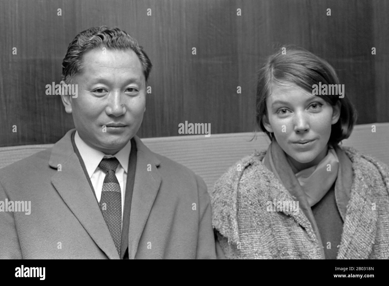 Sikkim est un État indien enclavé situé dans les montagnes de l'Himalaya. L'État est bordé par le Népal à l'ouest, la région autonome du Tibet de Chine au nord et à l'est, et le Bhoutan à l'est. L'état indien du Bengale occidental se trouve au sud. Selon la légende, le gourou bouddhiste Padmasambhava visité Sikkim au VIIIe siècle ce, a introduit le bouddhisme et a prédit l'ère de la monarchie sikkimaise. La dynastie Namgyal de Sikkim a été créée en 1642. Au cours des 150 prochaines années, le royaume a été témoin de raids fréquents et de pertes territoriales pour les envahisseurs népalais. Au XIXe siècle, il s'est allié Banque D'Images