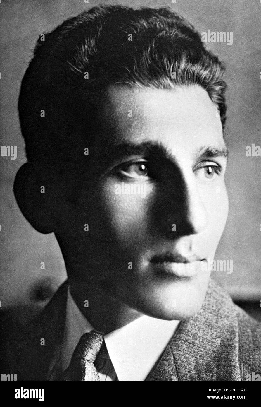 Avraham Stern ou Avraham Shtern, alias Yair (né à Suwalki, Pologne, 23 décembre 1907 – 12 février 1942) était l'un des leaders de l'organisation paramilitaire juive Irgun. En septembre 1940, il fonde un groupe sioniste militant sécessionniste nommé Lehi, mieux connu sous le nom de "Sang des sternes" par les autorités britanniques et par le courant dominant dans l'establishment juif de Yishuv. En janvier 1941, Stern a tenté de conclure un accord avec les autorités nazies allemandes, en proposant de "participer activement à la guerre du côté allemand" en échange du soutien allemand à l'immigration juive en Palestine et dans l'e Banque D'Images